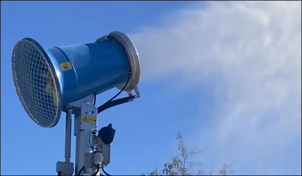 cannone nebulizzatore abbattimento polveri in azione
